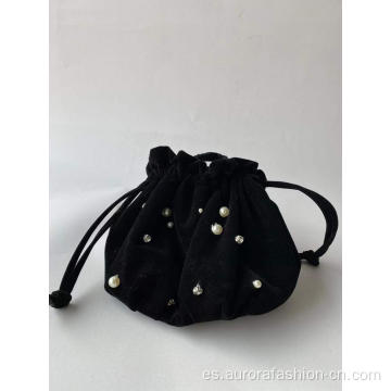 Bolso en forma de cubo negro